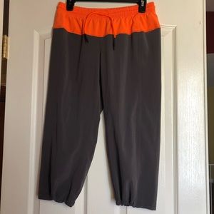 Lululemon calf-length light weight jogger. Size 6.